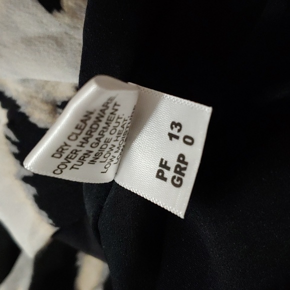 St. John Sheath Dress Animal Print Pink Accents Silk Spandex Size 2 Back Zip - Picture 10 of 10